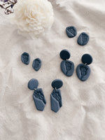 Load image into Gallery viewer, Botanique (Charcoal)- Studs
